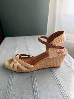 LUCKY BRAND Casual summer wedged buckled sandals